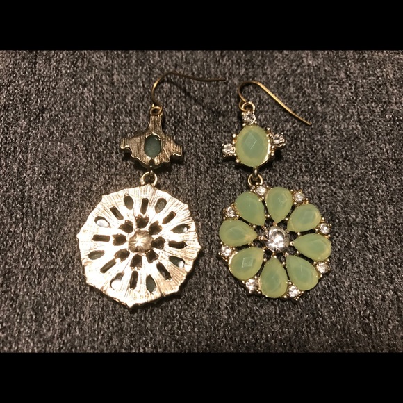 Green bling earrings; never worn - Picture 4 of 4